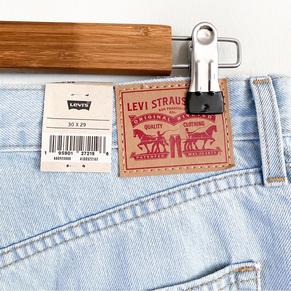 Levi's, light wash high waisted tapered straight relaxed fit sz 30 - Picture 10 of 11